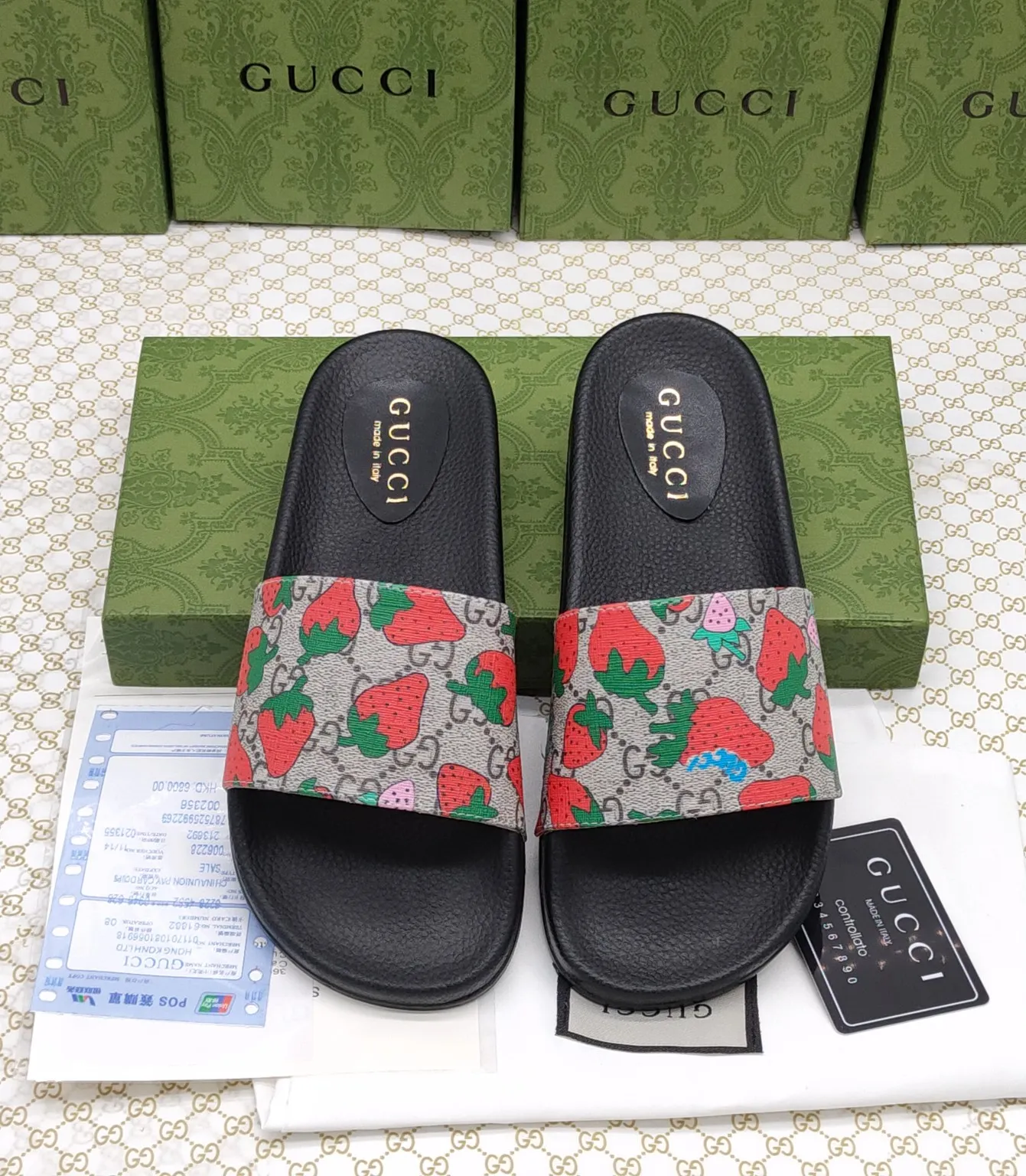 👟👟Ex-factory price 220👟👟 Couple model 🎗Gucci "Gucci" slippers, a much-anticipated one, so beautiful that it will melt your hearts❤,! It is simply a masterpiece of extraordinary craftsmanship. It is a must-have for everyone. It is made by open molding. The foot feels Q-elastic and super soft. The upper foot is super delicate. Size number (35~47), exclusive model, with many layouts, there is always one you like🎉🎉